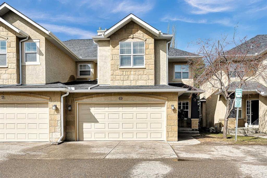 3-bed Townhouse for sale at 69, 39 Strathlea Common SW, Calgary