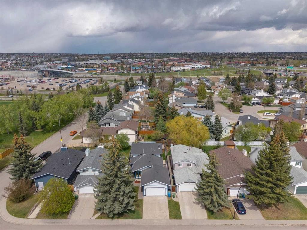 5-bed Detached for sale at 44 Scenic Cove Circle NW, Calgary