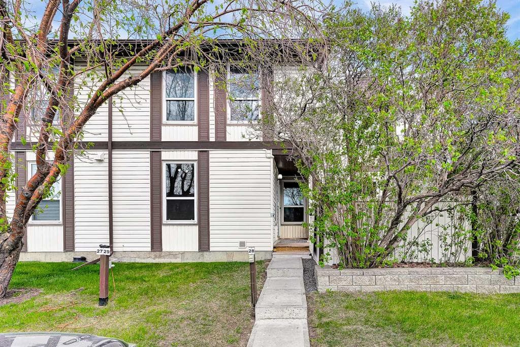 2-bed Townhouse for sale at 33, 3200 60 Street NE, Calgary