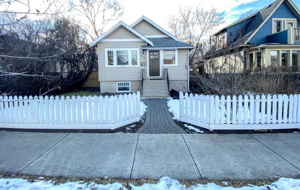 4-bed Detached for sale at 215 10 Avenue NE, Calgary