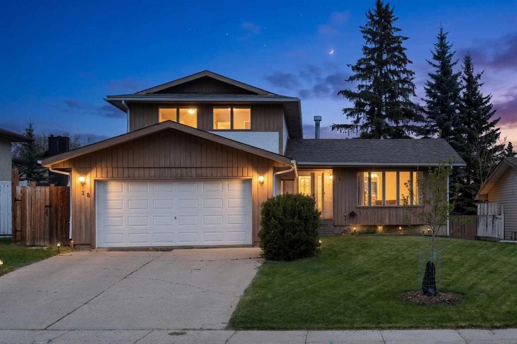 4-bed Detached for sale at 38 Suntree Lane, Okotoks