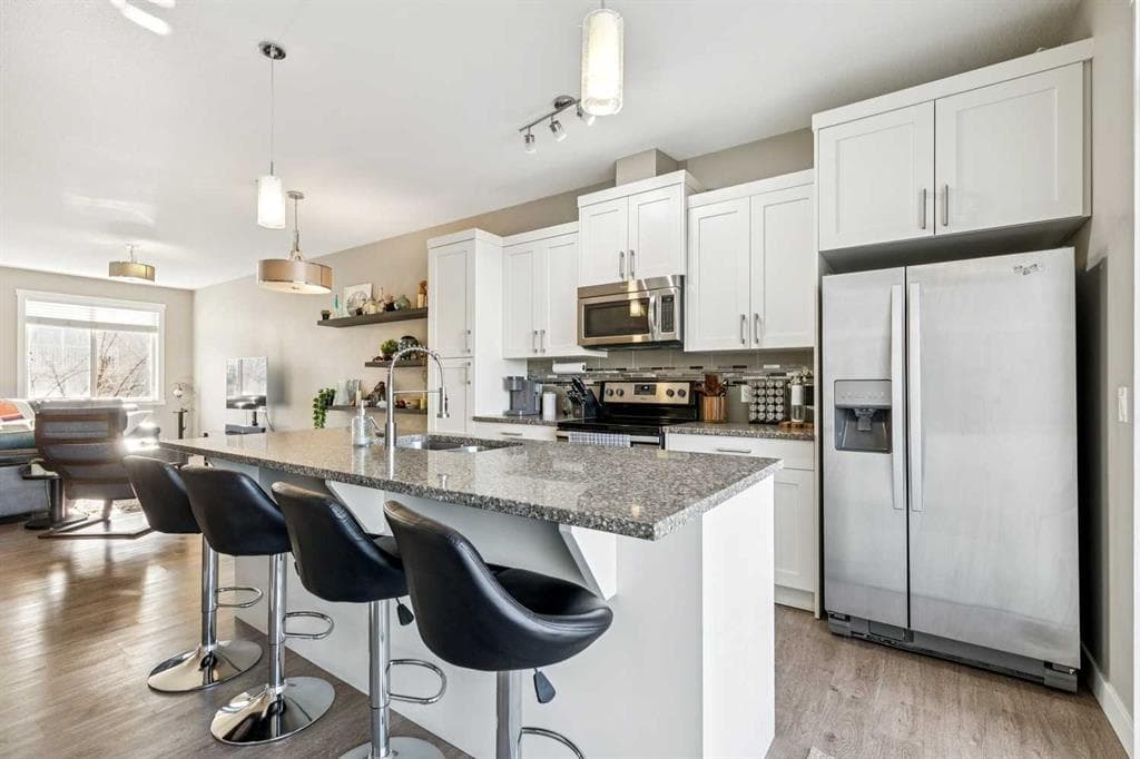 605 Evanston Manor NW — photo 1