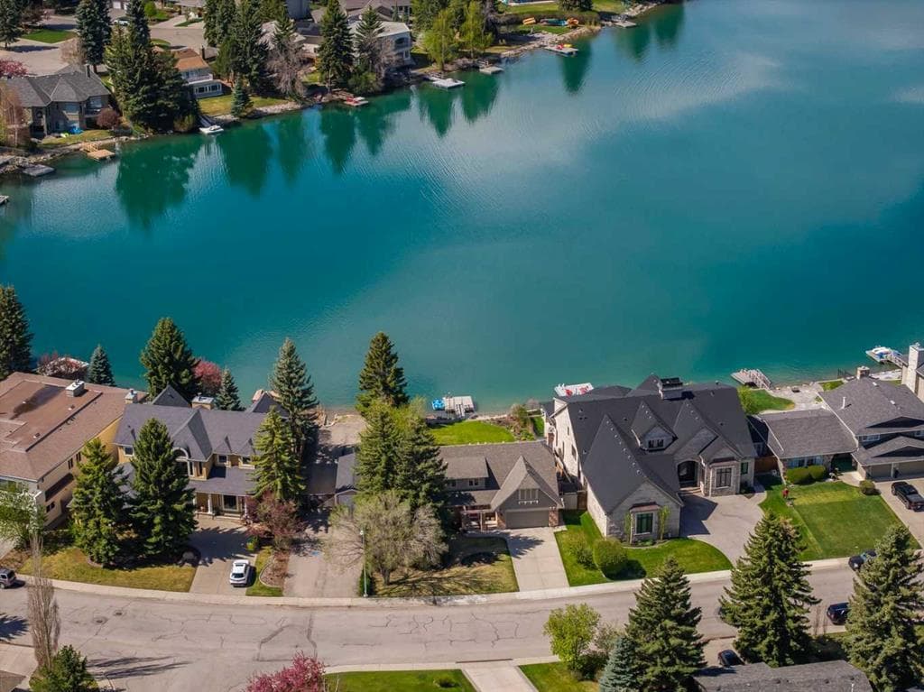 4-bed Detached for sale at 947 Lake Placid Drive SE, Calgary