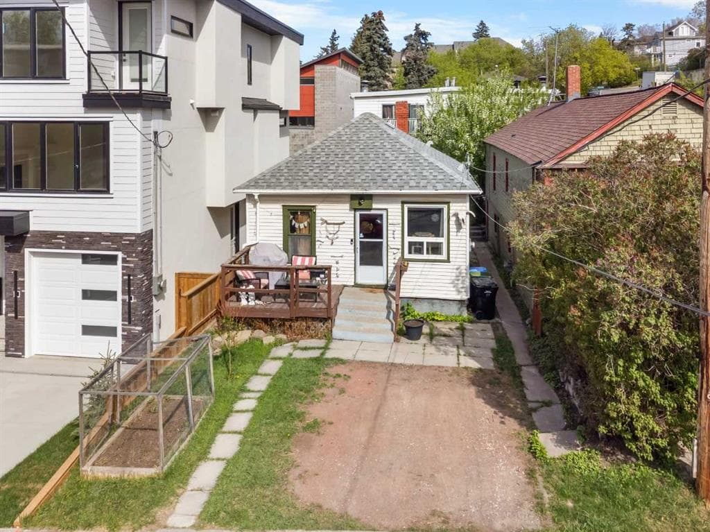 3-bed Detached for sale at 2520 16B Street SW, Calgary