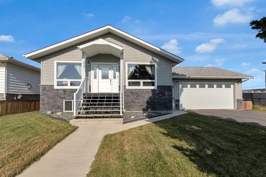 4-bed Detached for sale at 212 3 Street N, Vulcan