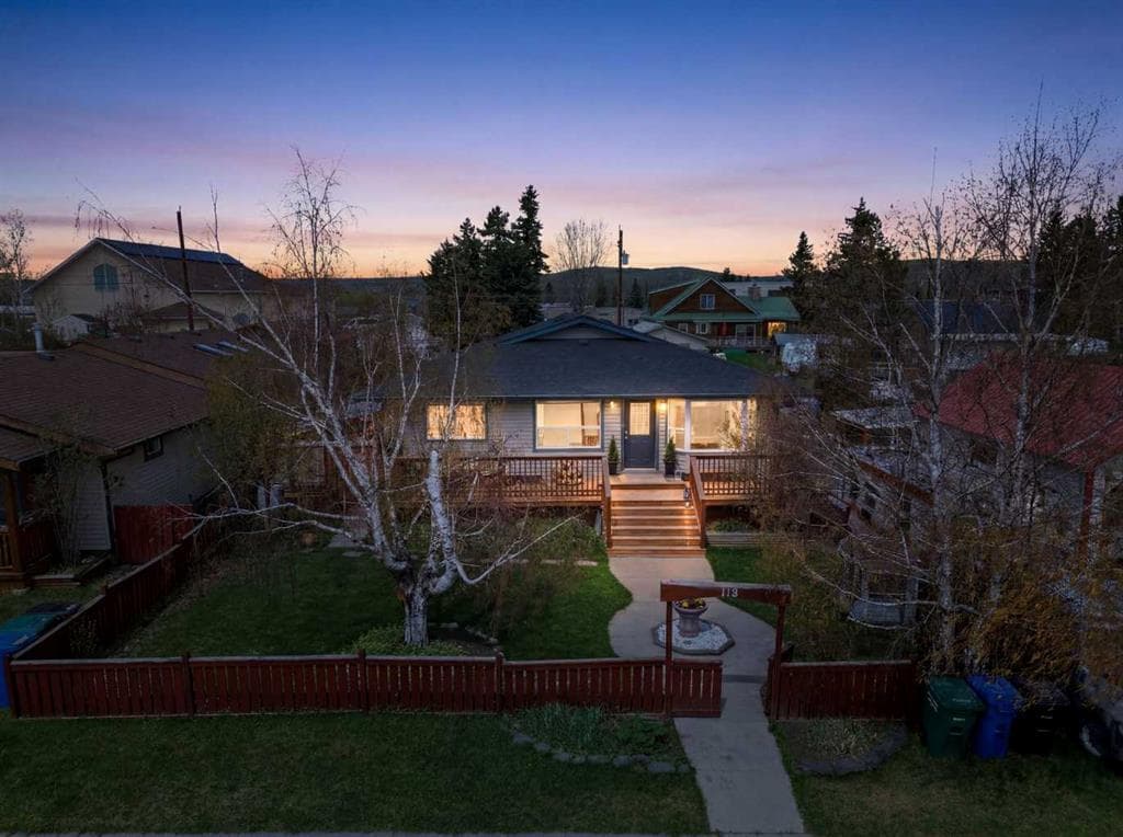 4-bed Detached for sale at 118 Frontenac Avenue NW, Diamond Valley