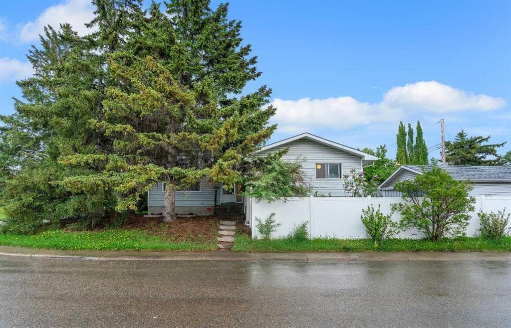 5-bed Detached for sale at 4824 Vegas Way NW, Calgary