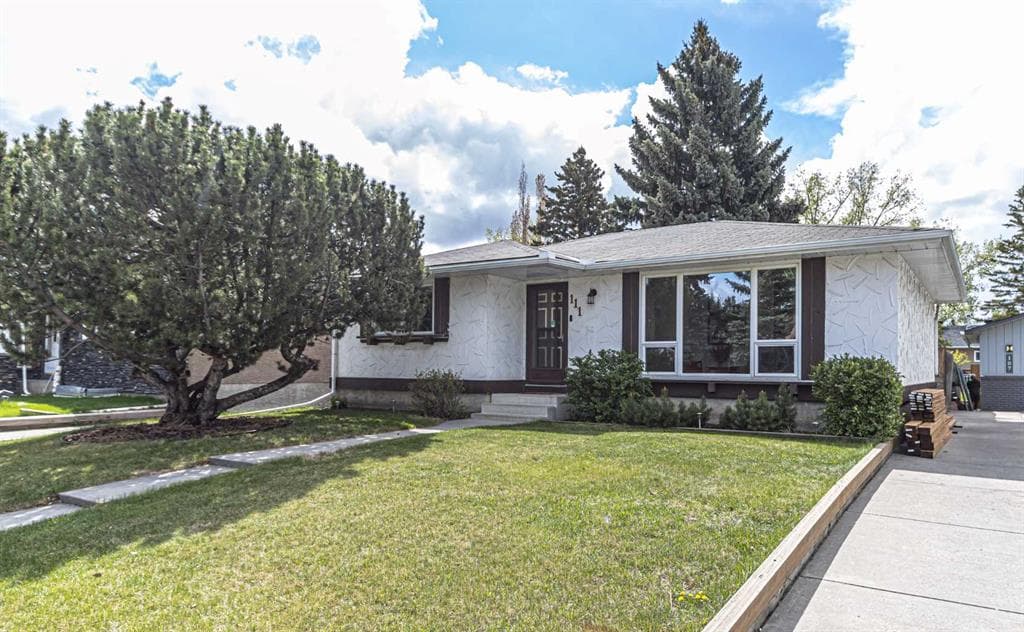 3-bed Detached for sale at 111 Lynnview Way SE, Calgary