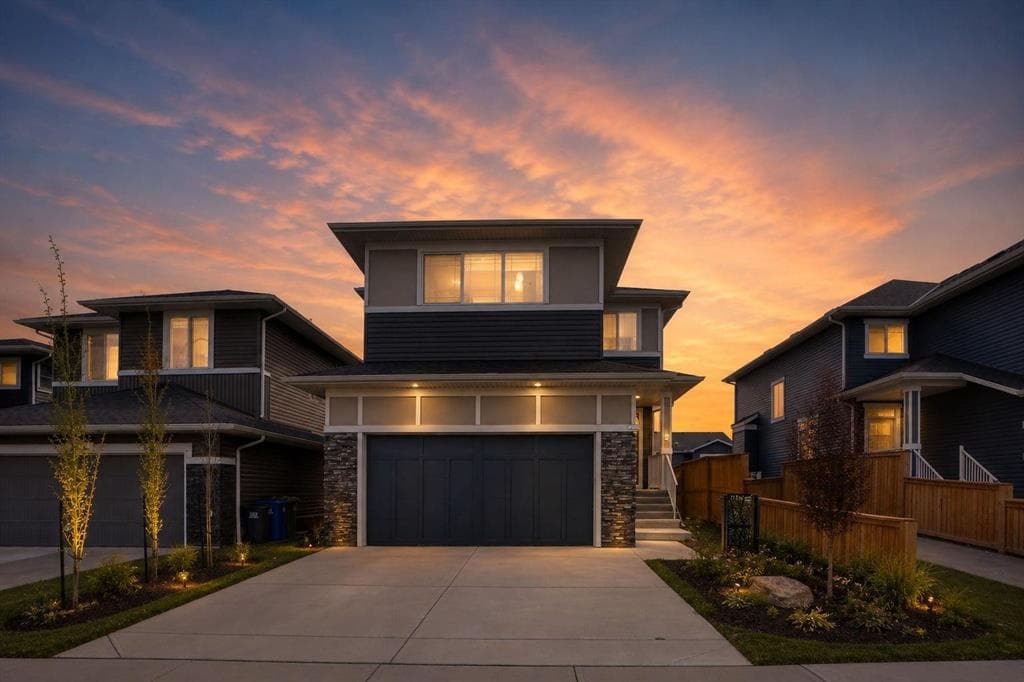 4-bed Detached for sale at 3 Rivercrest Common, Cochrane