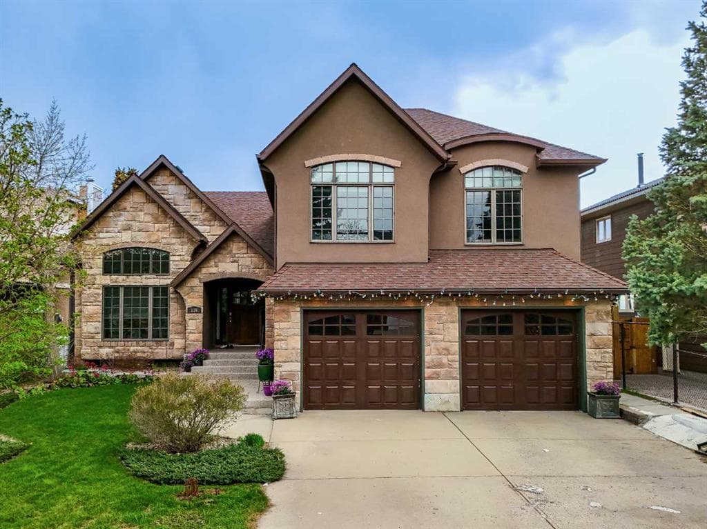 5-bed Detached for sale at 136 Edelweiss Drive NW, Calgary