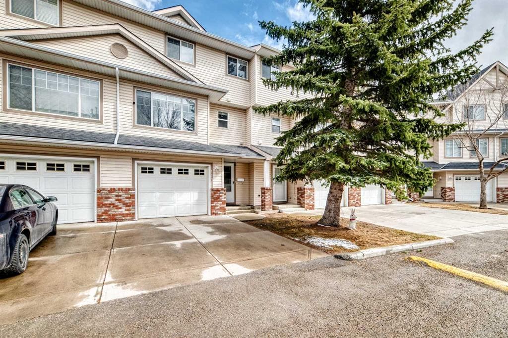 2-bed Townhouse for sale at 110 Country Hills Cove NW, Calgary