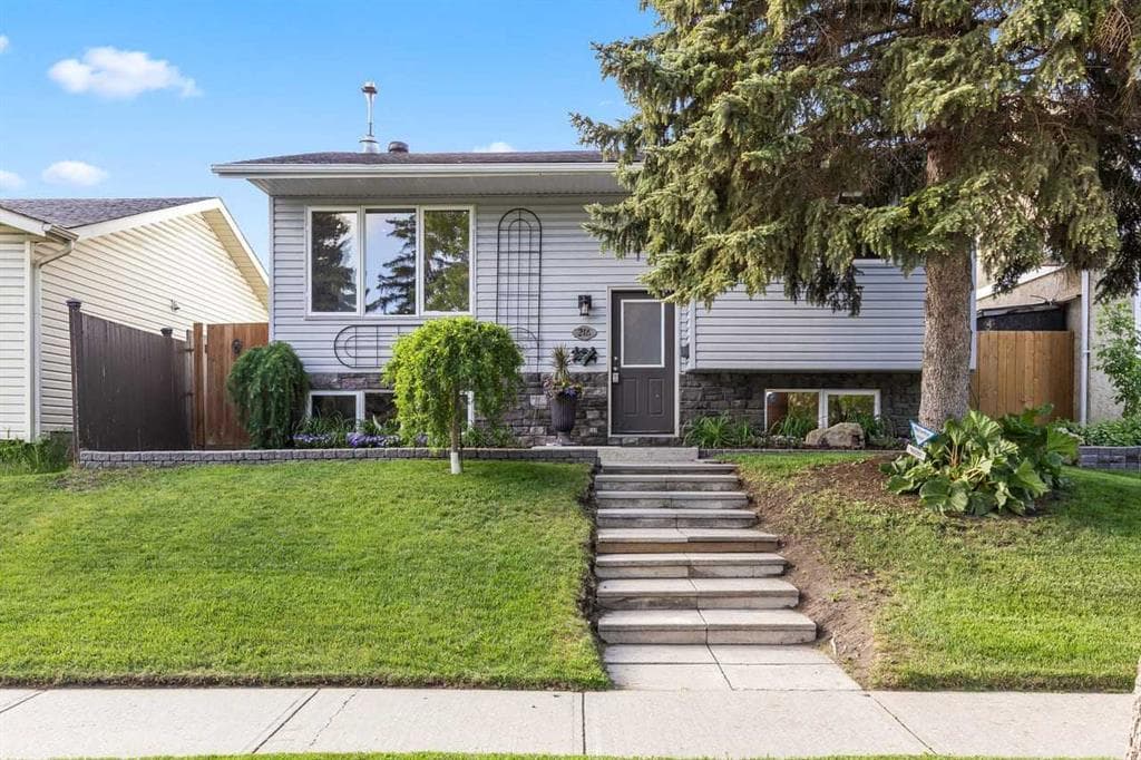 4-bed Detached for sale at 216 Castleridge Drive NE, Calgary