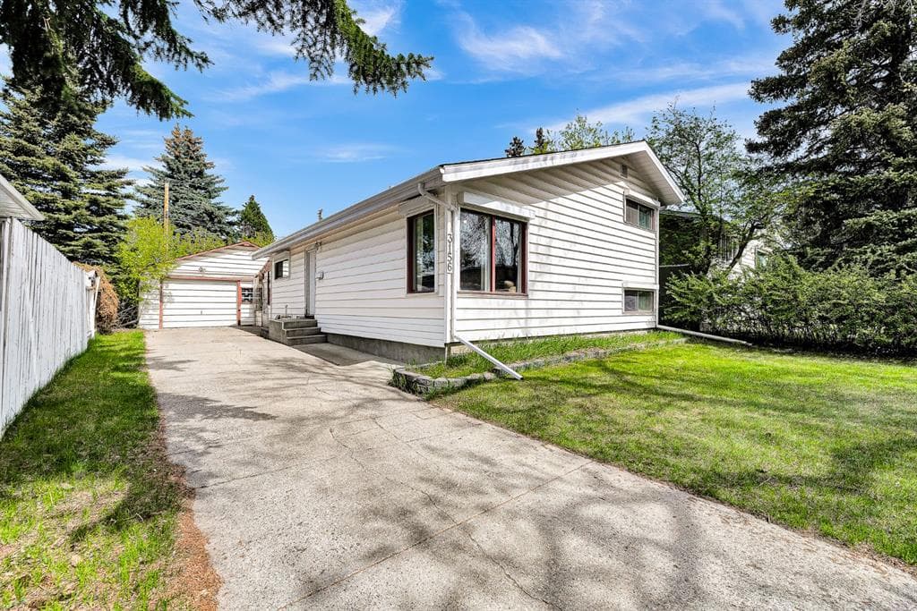 5-bed Detached for sale at 3156 Blakiston Drive NW, Calgary