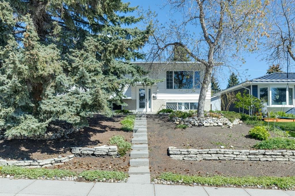 4-bed Detached for sale at 6928 Hunterbow Crescent NW, Calgary