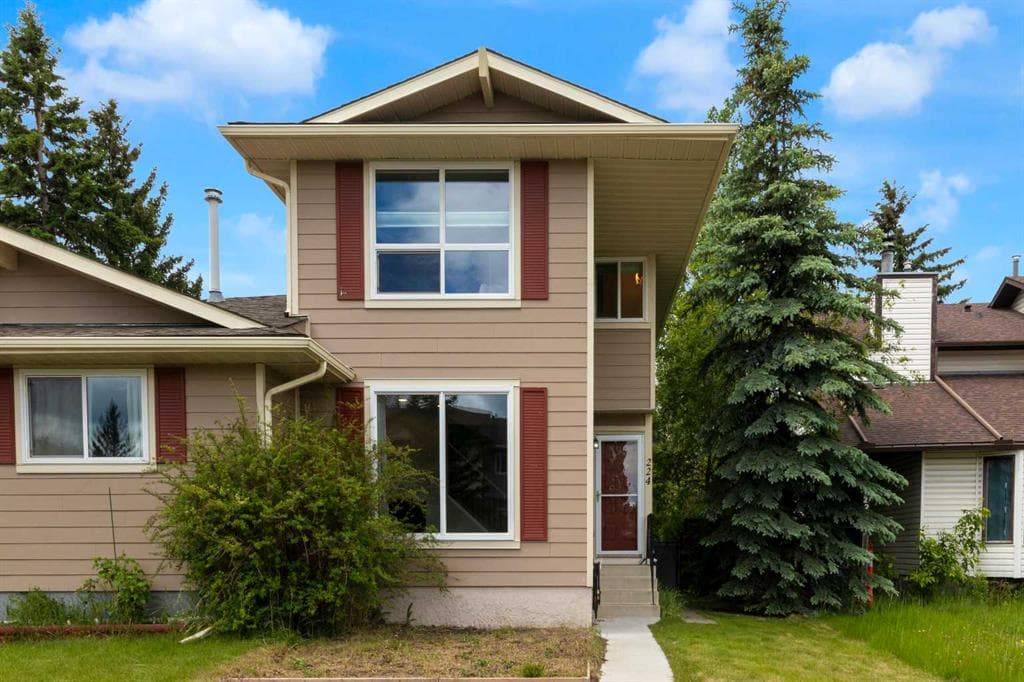 3-bed Semi-detached for sale at 224 Summerwood Place, Airdrie