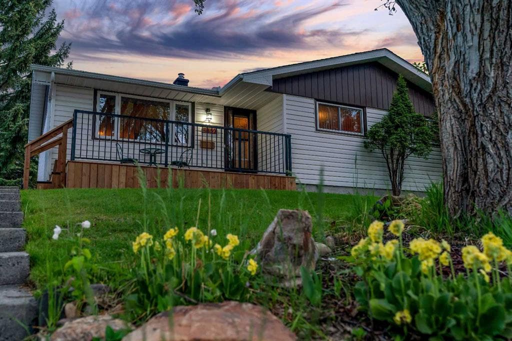 5-bed Detached for sale at 3027 Brentwood Boulevard NW, Calgary