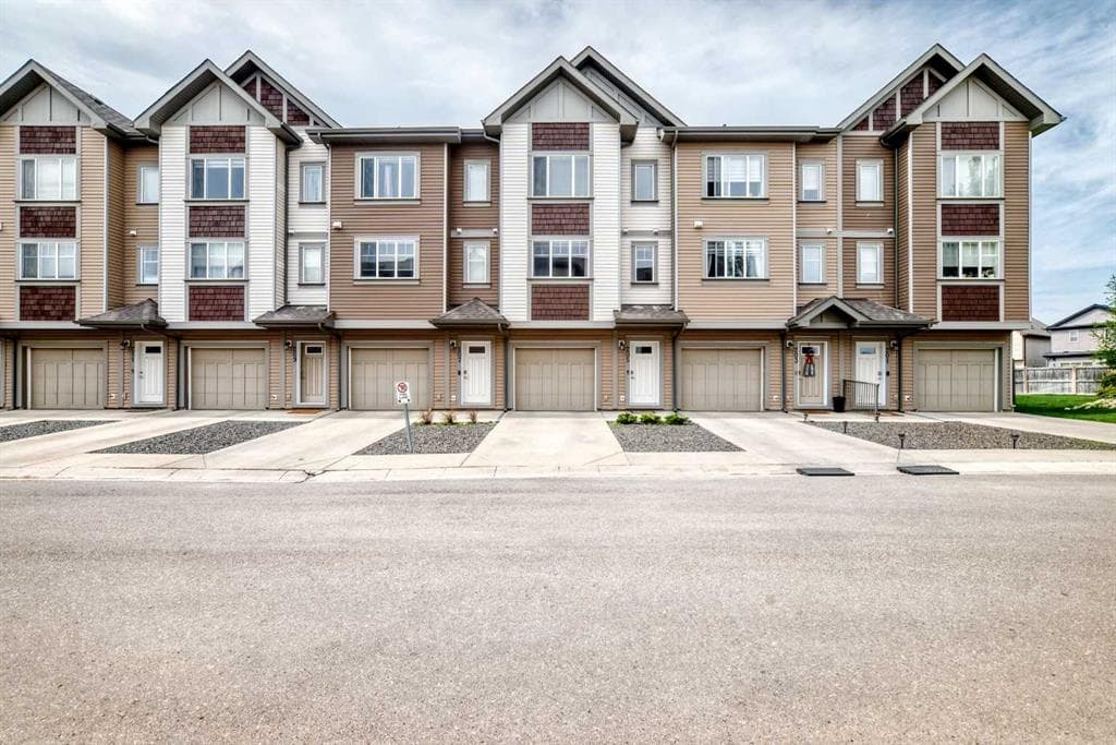 2-bed Townhouse for sale at 205 Copperpond Row SE, Calgary