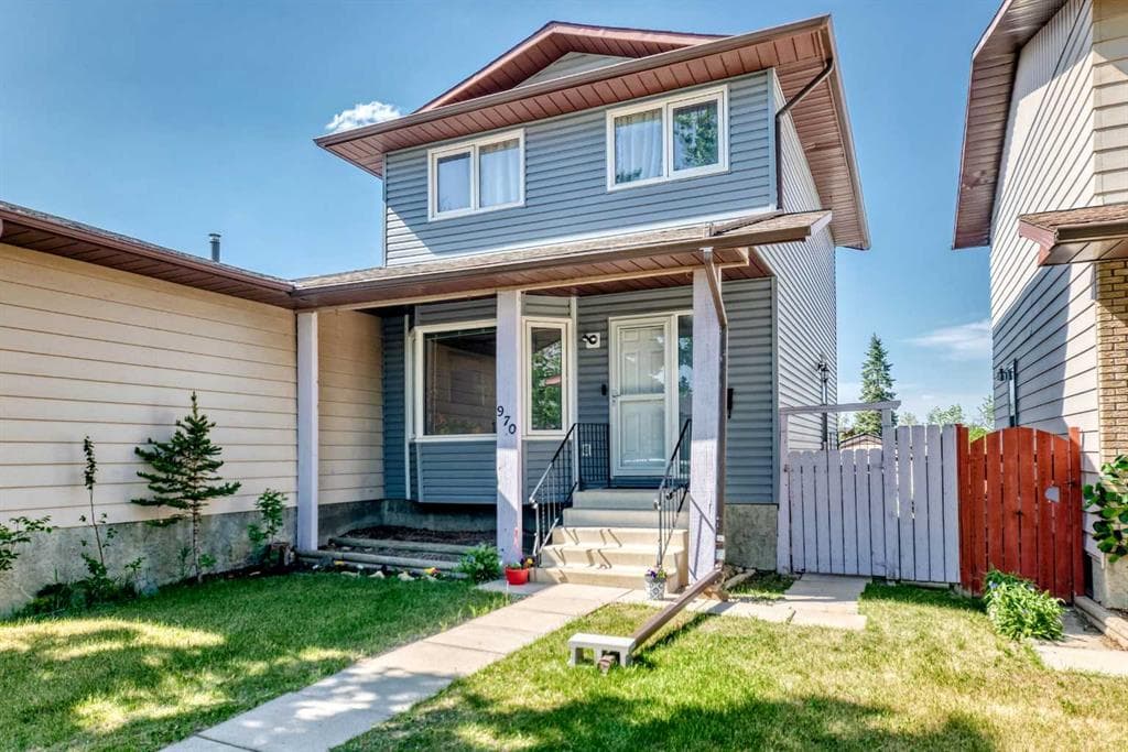3-bed Semi-detached for sale at 970 Berkley Drive NW, Calgary
