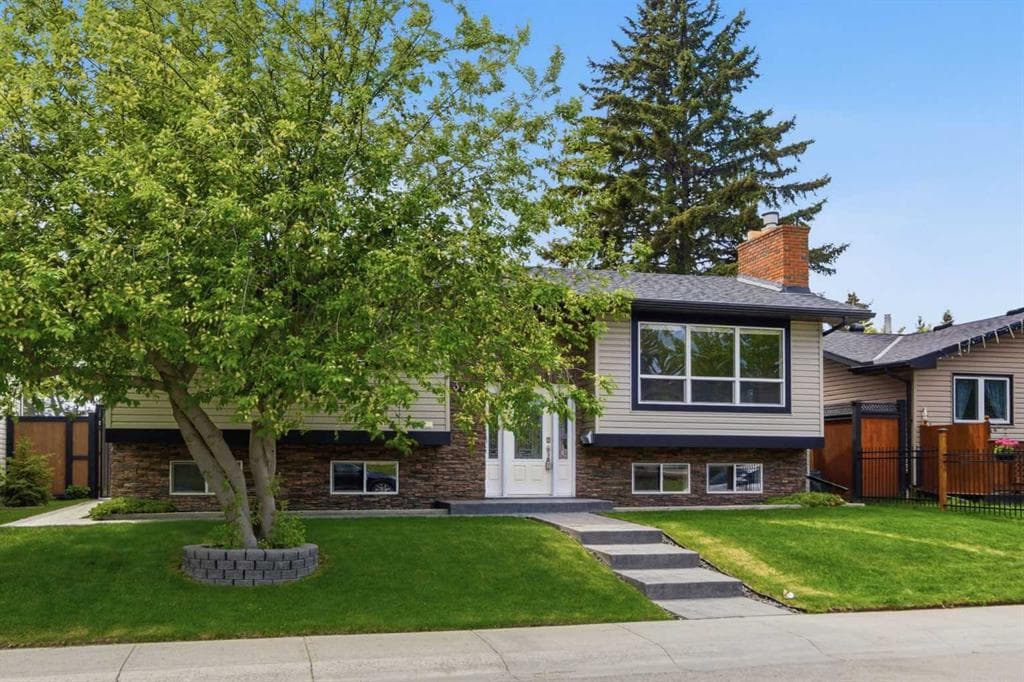 5-bed Detached for sale at 351 Queen Charlotte Road SE, Calgary