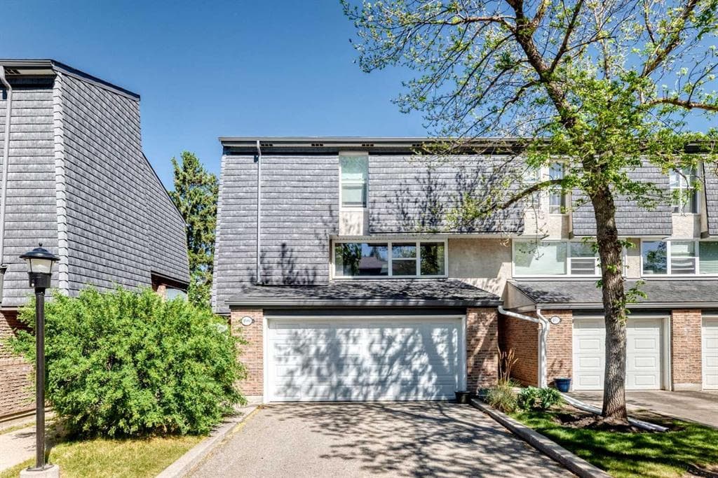 4-bed Townhouse for sale at 400 Brae Glen Crescent SW, Calgary