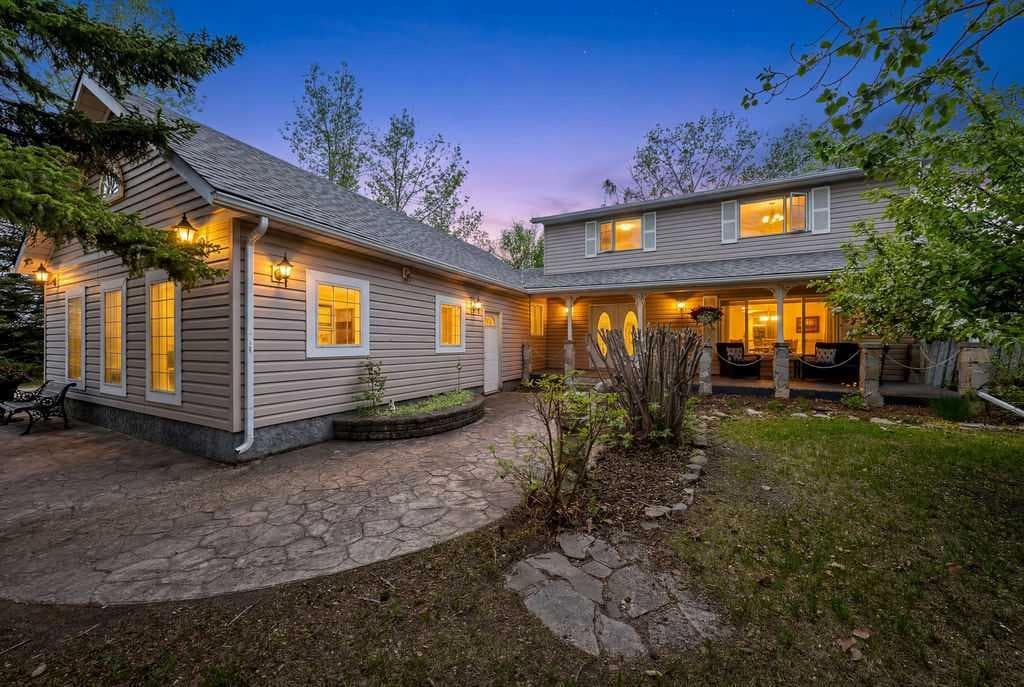 4-bed Detached for sale at 27 Dewitts Pond, Rural Rocky View County