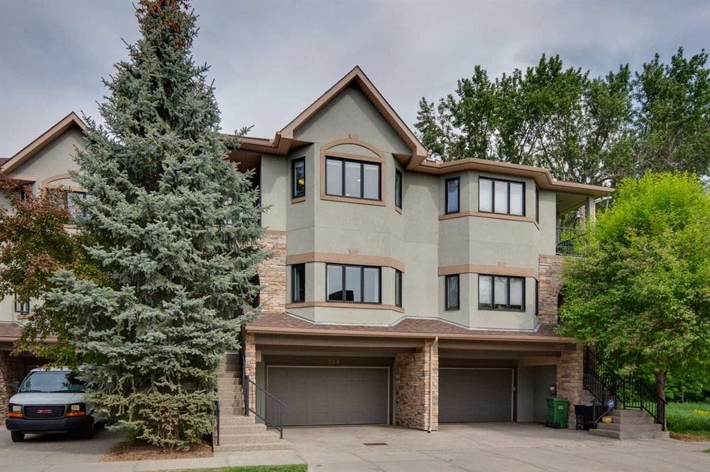 4-bed Townhouse for sale at 704 3 Avenue NW, Calgary
