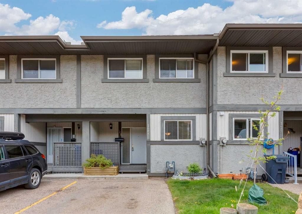3-bed Townhouse for sale at 122, 7172 Coach Hill Road SW, Calgary
