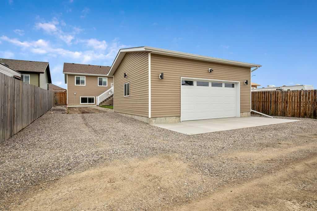 5-bed Detached for sale at 2006 30 Avenue, Nanton
