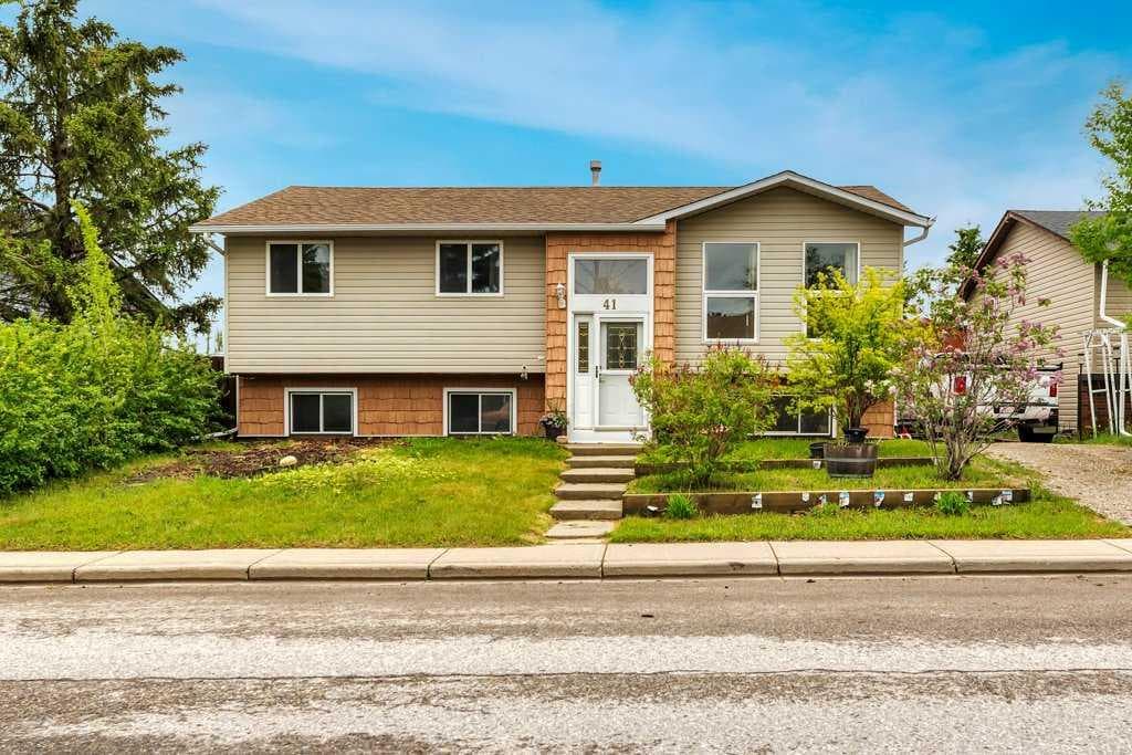 5-bed Detached for sale at 41 Brentwood Drive, Strathmore