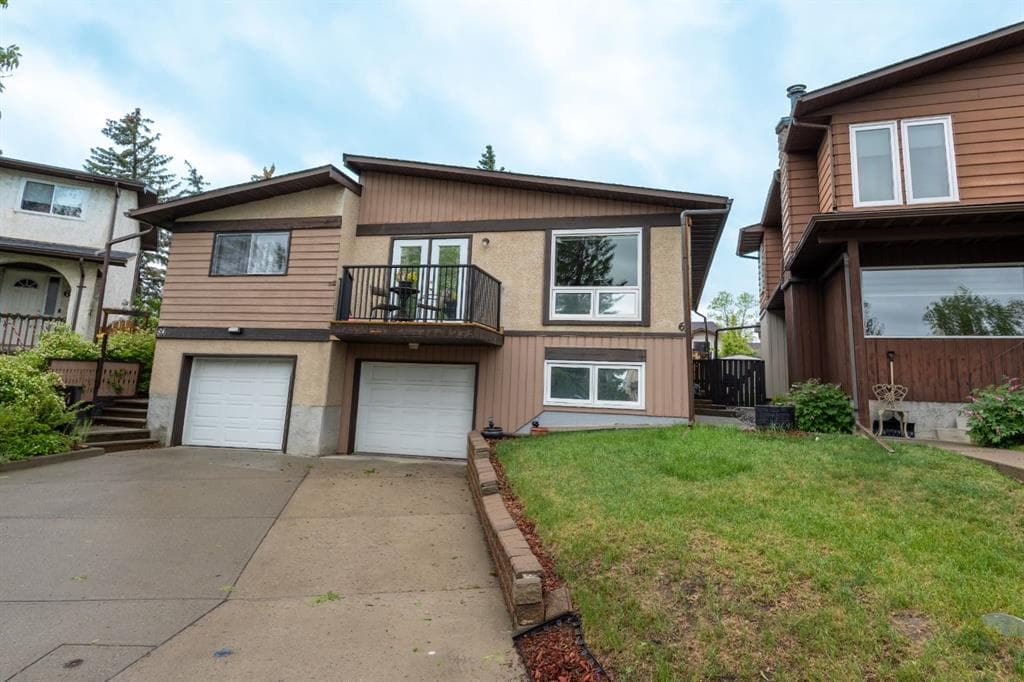 4-bed Semi-detached for sale at 62 Berkley Close NW, Calgary