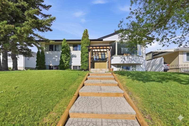 5-bed Detached for sale at 7115 Huntercrest Road NW, Calgary