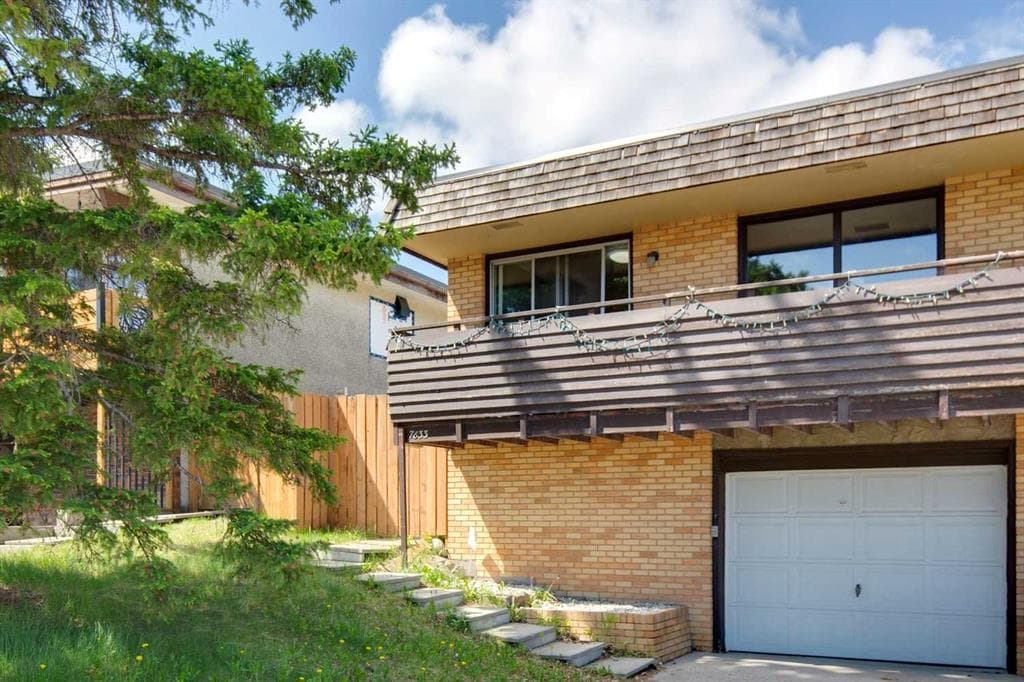 3-bed Semi-detached for sale at 7833 Hunterquay Road NW, Calgary