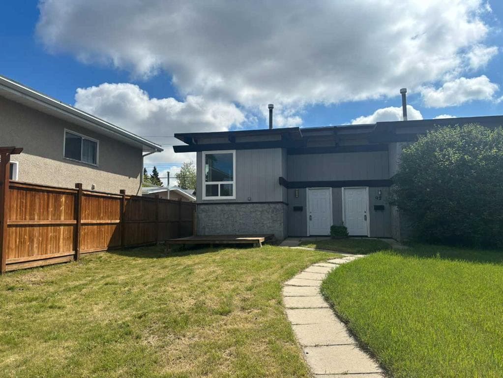 2-bed Semi-detached for sale at 92A Queen Isabella Close SE, Calgary