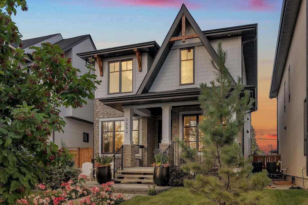 5-bed Detached for sale at 2424 35 Street SW, Calgary