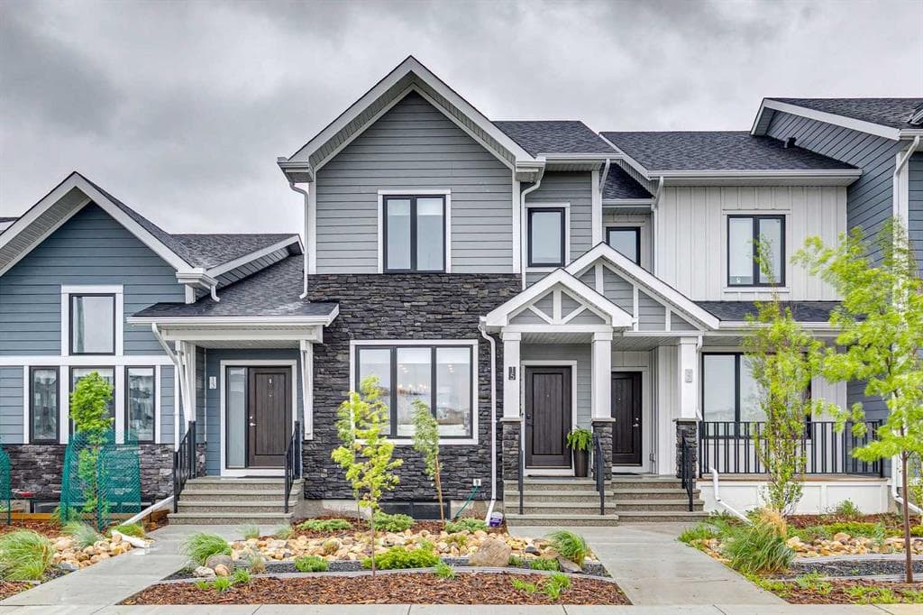 3-bed Townhouse for sale at 15 Larkspur Bend, Okotoks