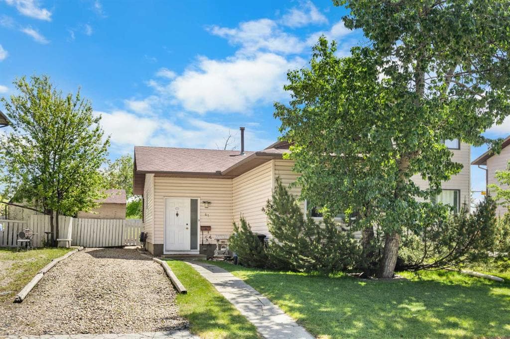 3-bed Semi-detached for sale at 41 Castleglen Road NE, Calgary