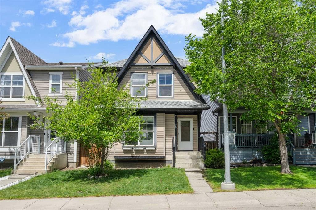 3-bed Detached for sale at 72 New Brighton Common SE, Calgary