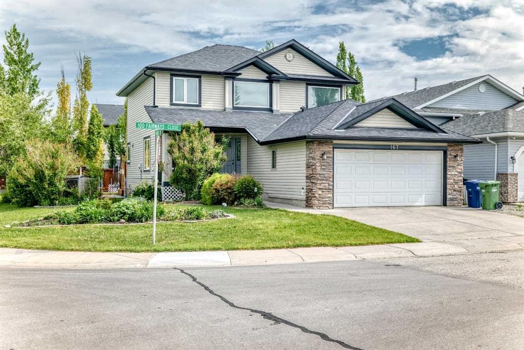 4-bed Detached for sale at 167 Fairways Close NW, Airdrie