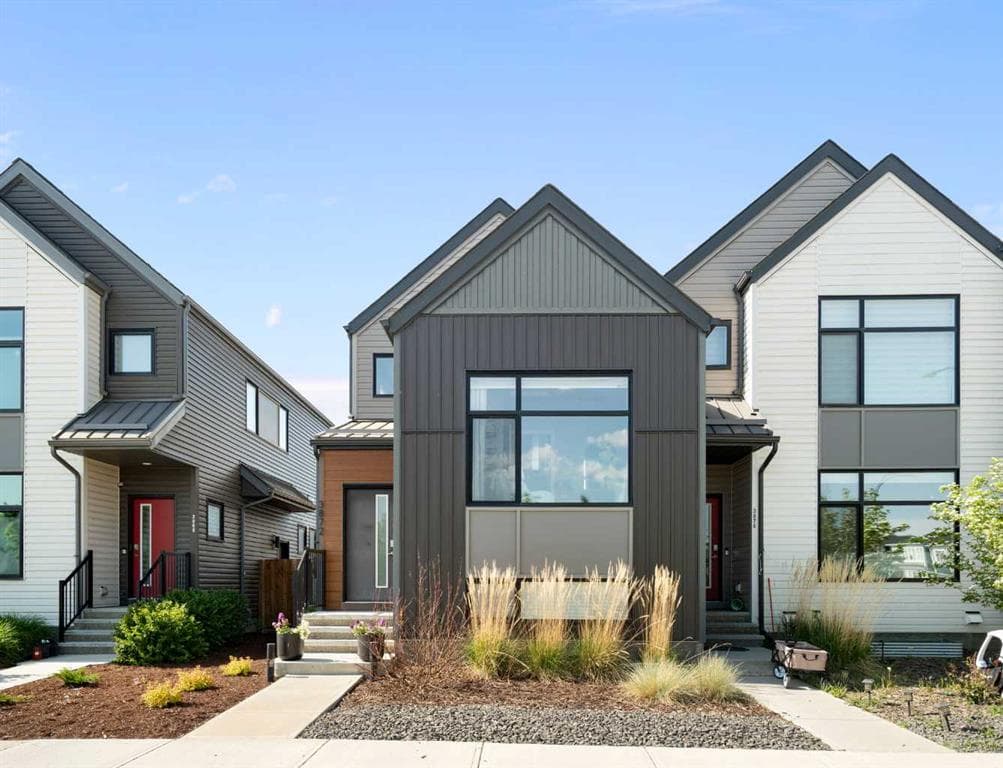 2-bed Townhouse for sale at 3872 202 Avenue SE, Calgary