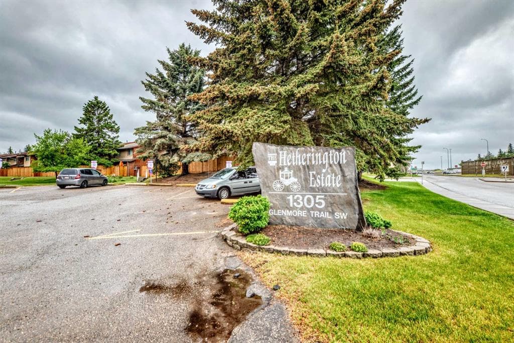 444, 1305 Glenmore Trail SW — photo 1