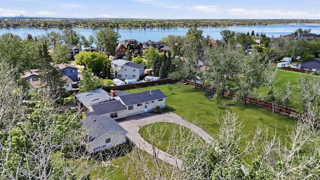 3-bed Detached for sale at 587 East Lakeview Road, Chestermere