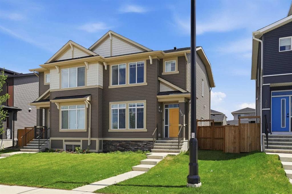3-bed Semi-detached for sale at 352 Dawson Drive, Chestermere