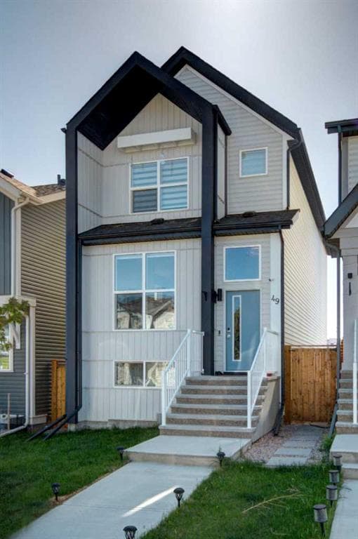 3-bed Detached for sale at 49 Heirloom Crescent SE, Calgary
