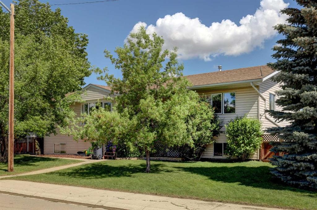 6-bed Detached for sale at 426 9 Street, Beiseker