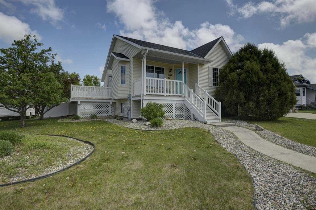 4-bed Detached for sale at 1625 15A Street, Didsbury