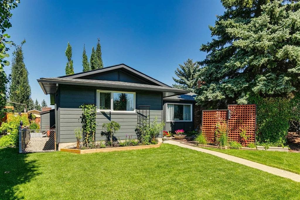 5-bed Detached for sale at 444 Bracewood Crescent SW, Calgary
