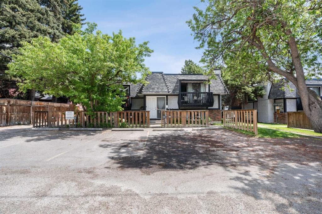 2-bed Townhouse for sale at 7, 1739 24A Street SW, Calgary