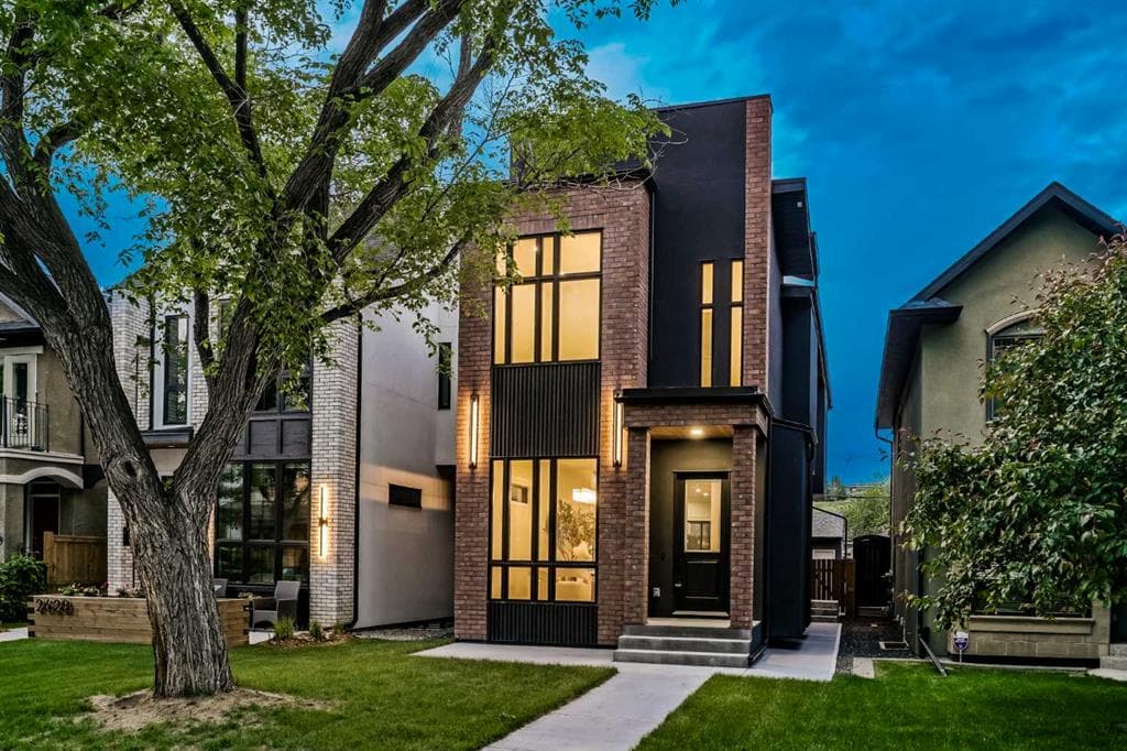 4-bed Detached for sale at 2626 4 Avenue NW, Calgary