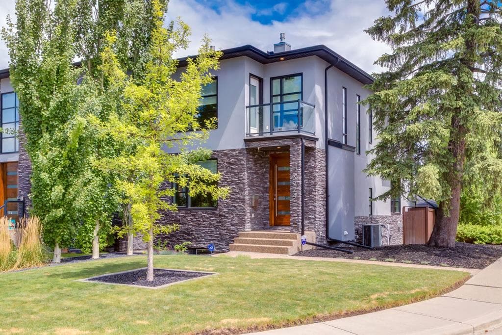 4-bed Semi-detached for sale at 3924 18 Street SW, Calgary