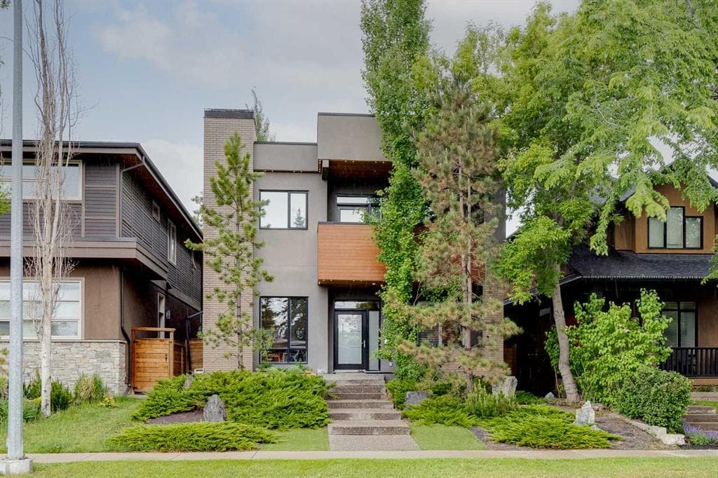 5-bed Detached for sale at 2330 7 Avenue NW, Calgary